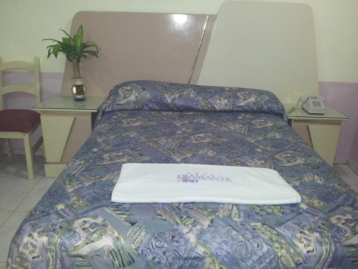 Hotel Diamante Inn Uriangato Екстериор снимка