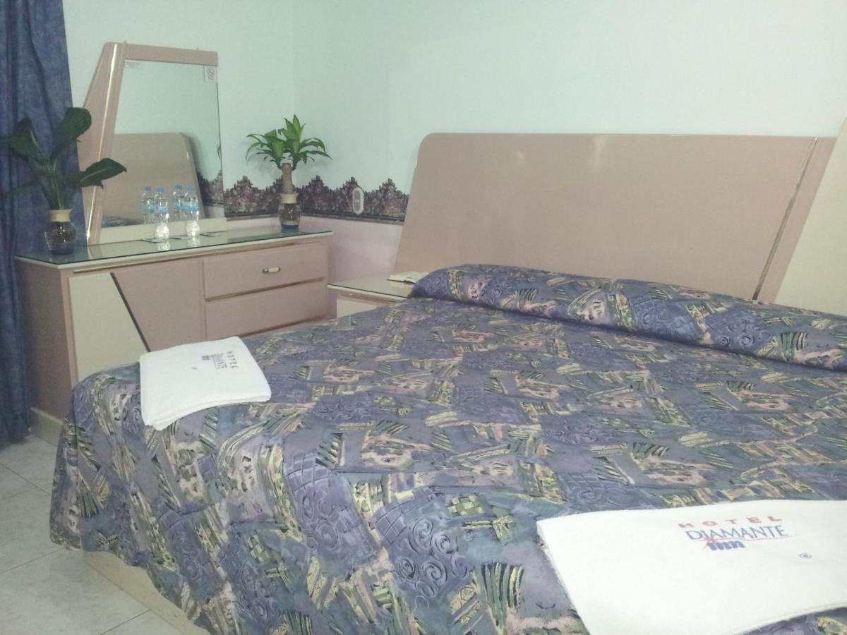 Hotel Diamante Inn Uriangato Екстериор снимка